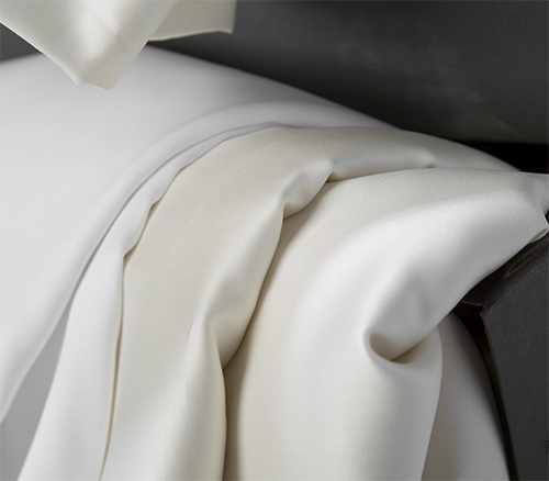 Smooth silky cotton sateen bed linens